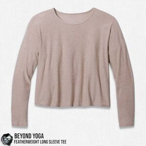 BEYOND YOGA FEATHERWEIGHT MORNING LIGHT CROPPED LONG SLEEVE TEE IN SOFT UMBER M